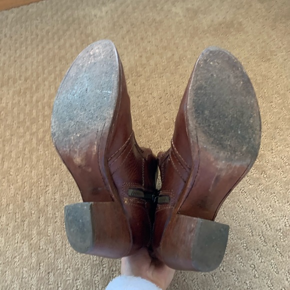 Frye booties! Style 76400 size 7 - Picture 5 of 8